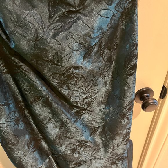 Elegant One-Shoulder Black Dress - Picture 7 of 8